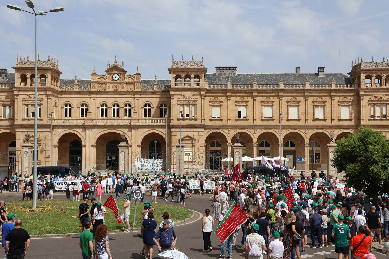 manifestacion-contra-la-perida-de-servicios-de-ave-42