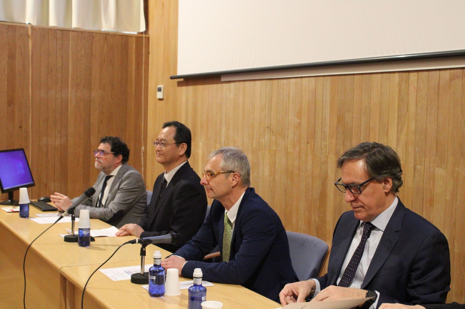 El embajador de Japón, Nakamae Takahiro, el alcalde Carlos García Carbayo y el rector de la USAL. Fotos S24H (1)