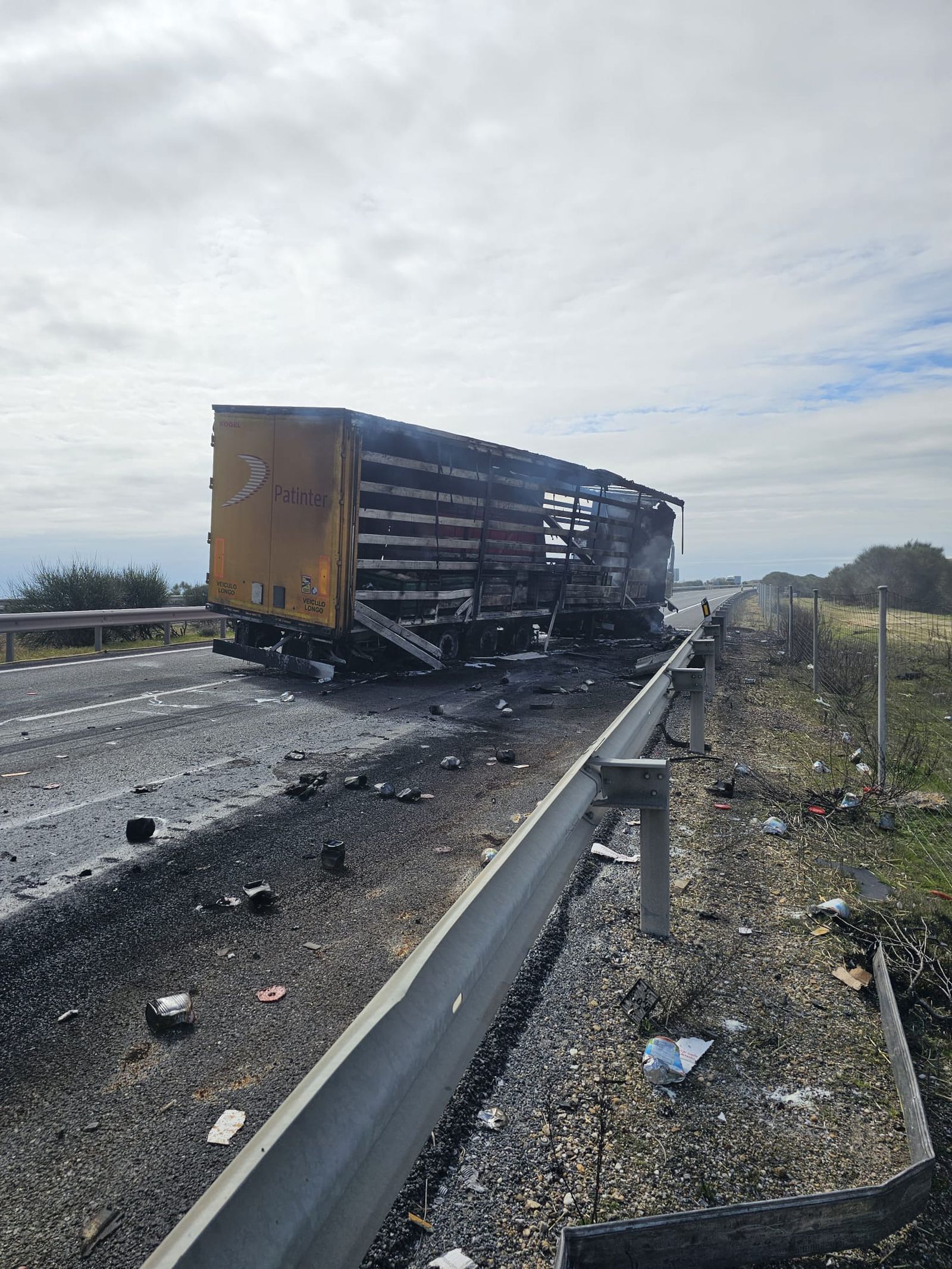 Se incendia un camión tras chocar con otro en la A 62, dirección Salamanca