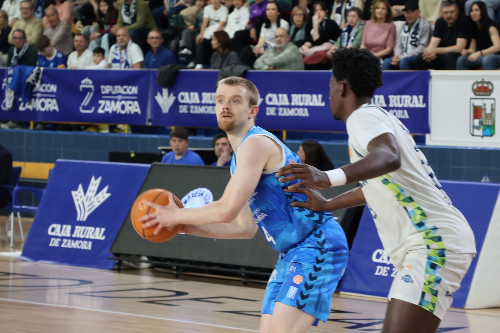 GALERÍA | El duelo entre el CB Zamora y el Hestia Menorca, en imágenes