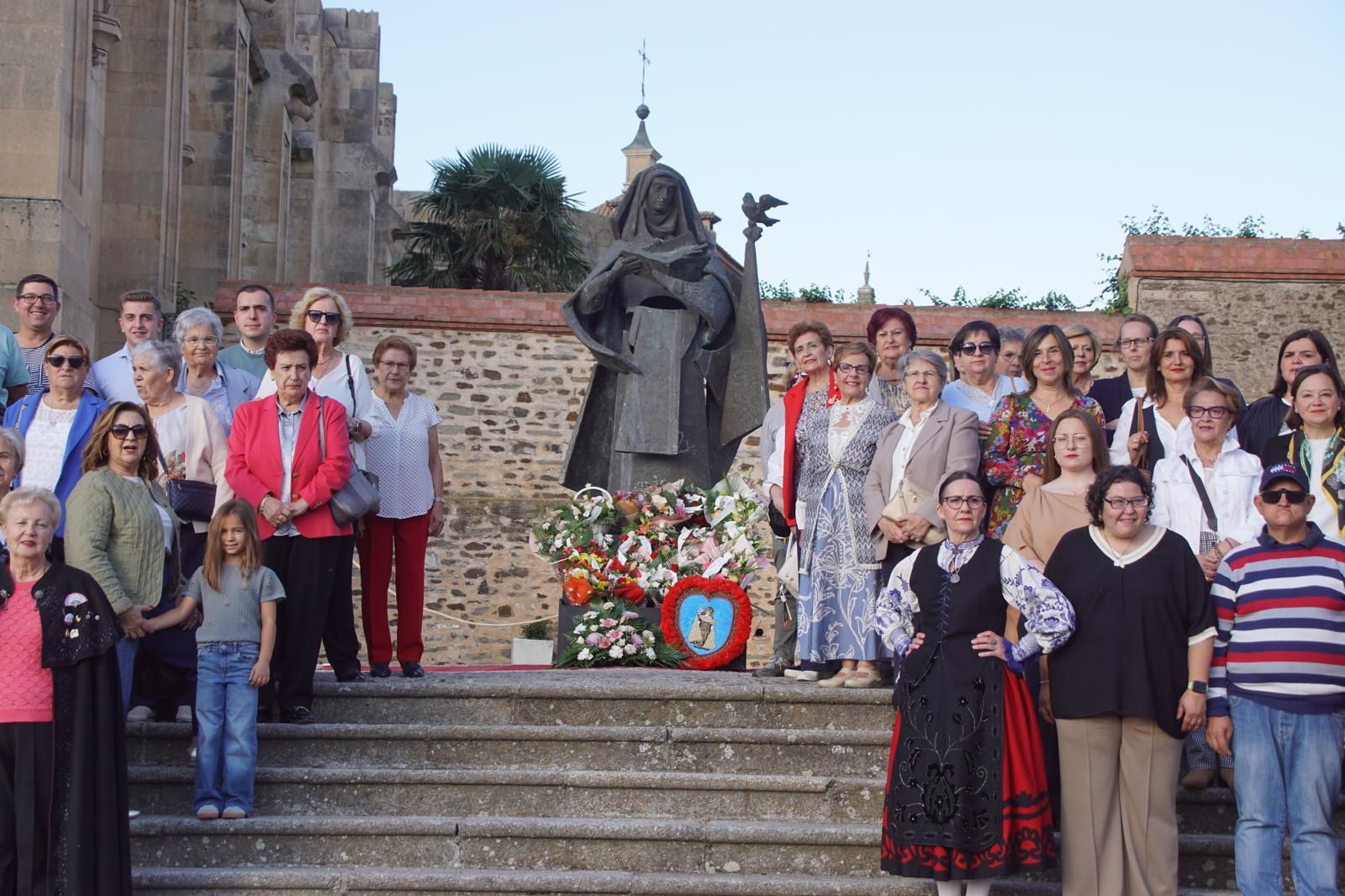 Ofrenda Floral a Santa Teresa en Alba de Tormes (4).jpeg