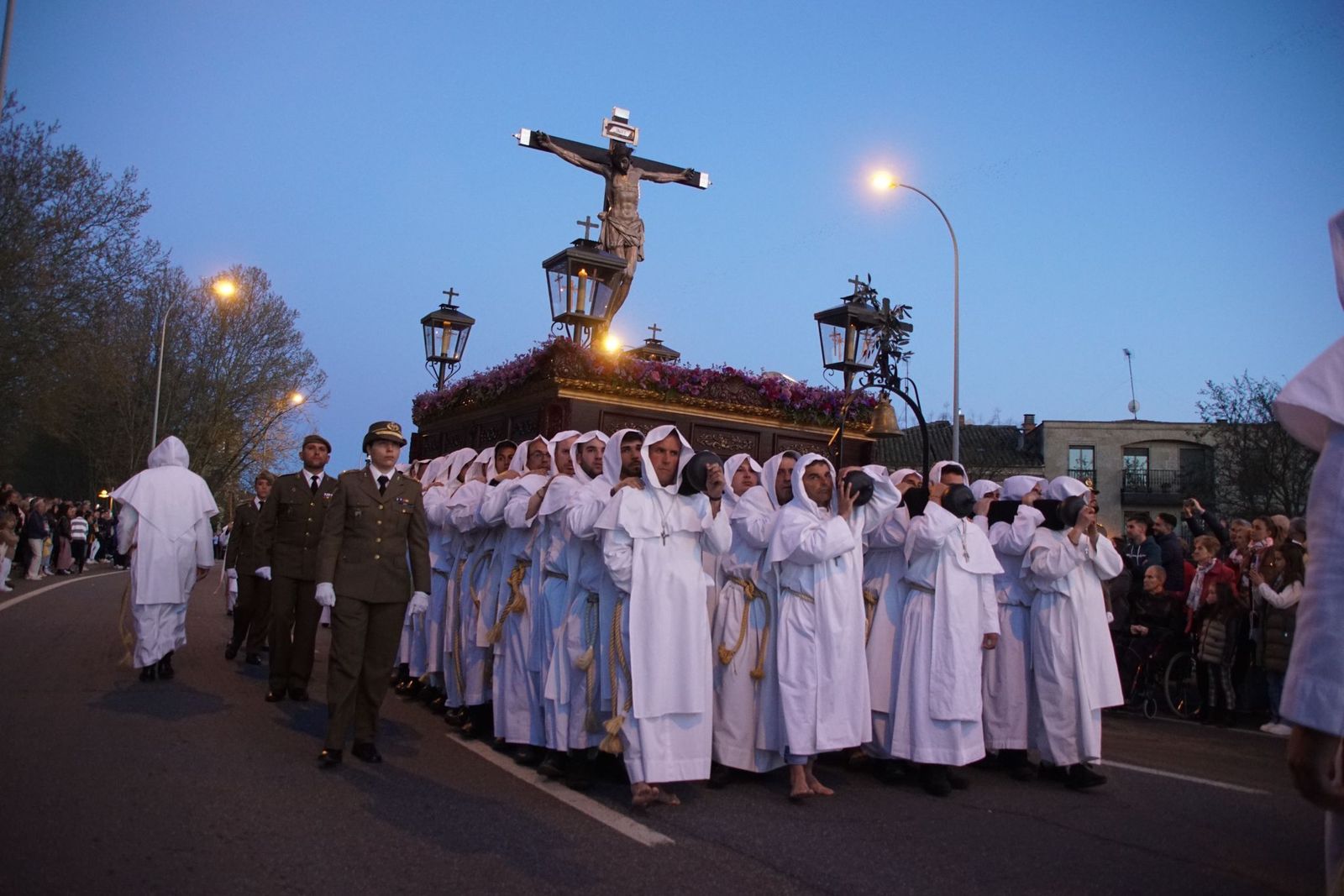 5f1ad90c-4d4a-43b5-9dda-29506a361c74