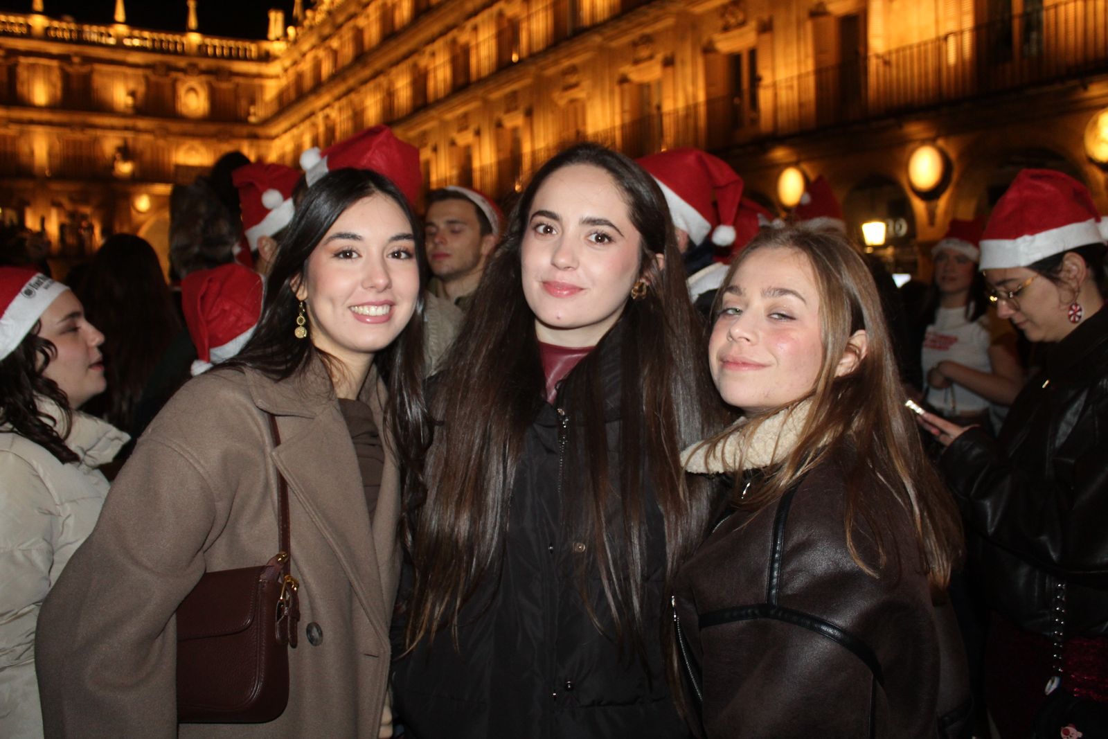 Miles de personas disfrutan de las campanadas y la fiesta del Fin de Año Universitario
