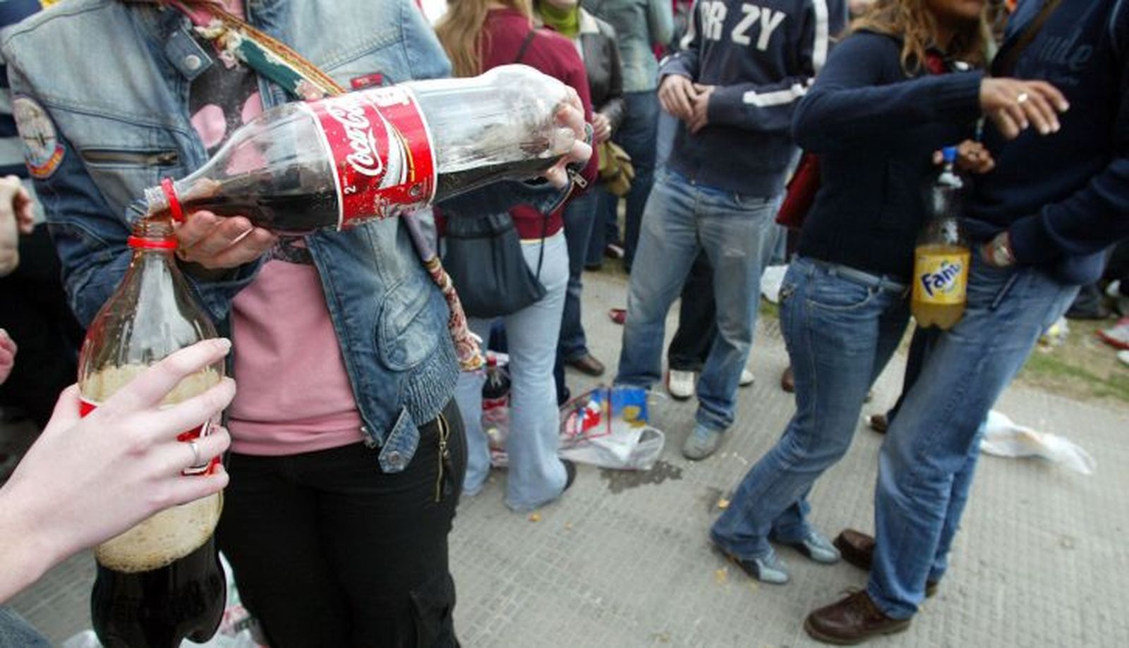 Universitarios de botellón. Foto Ical