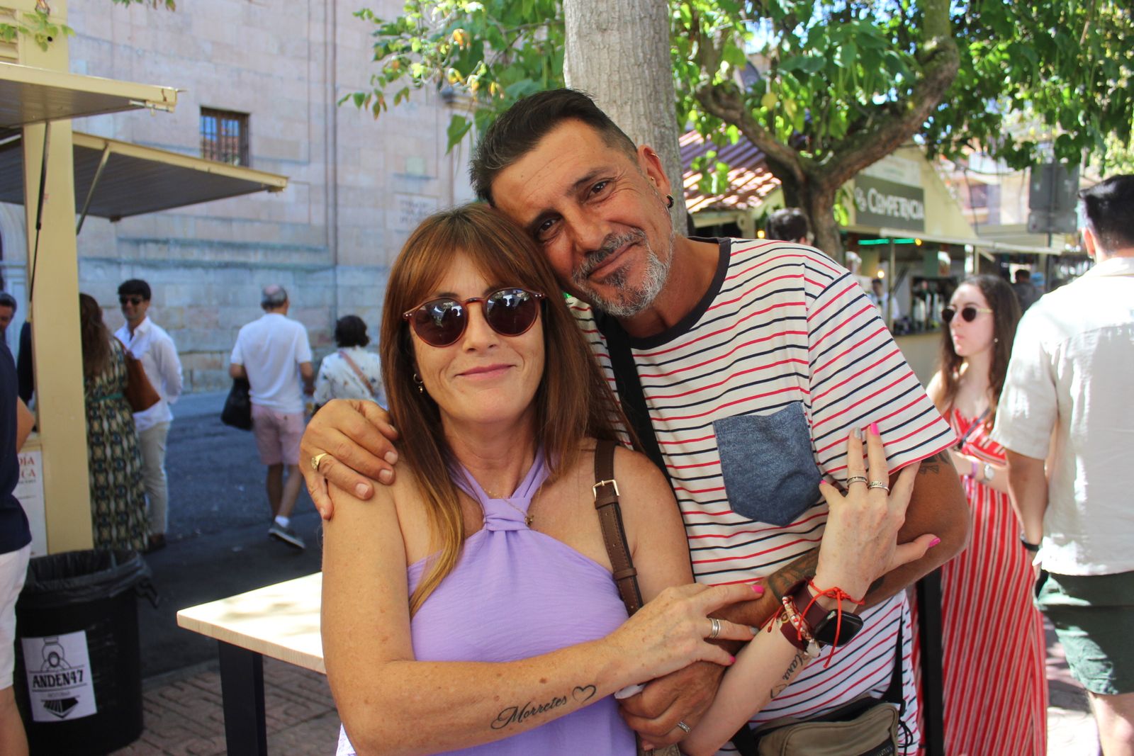 Ambiente en la Feria de Día en el mediodía de este domingo