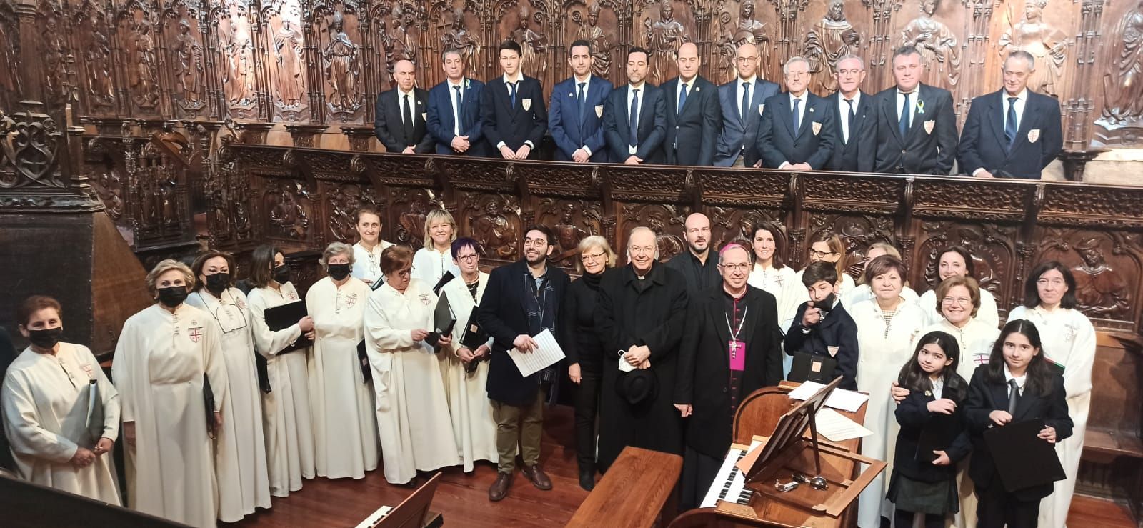 El obispo de Zamora junto al Coro Sacro