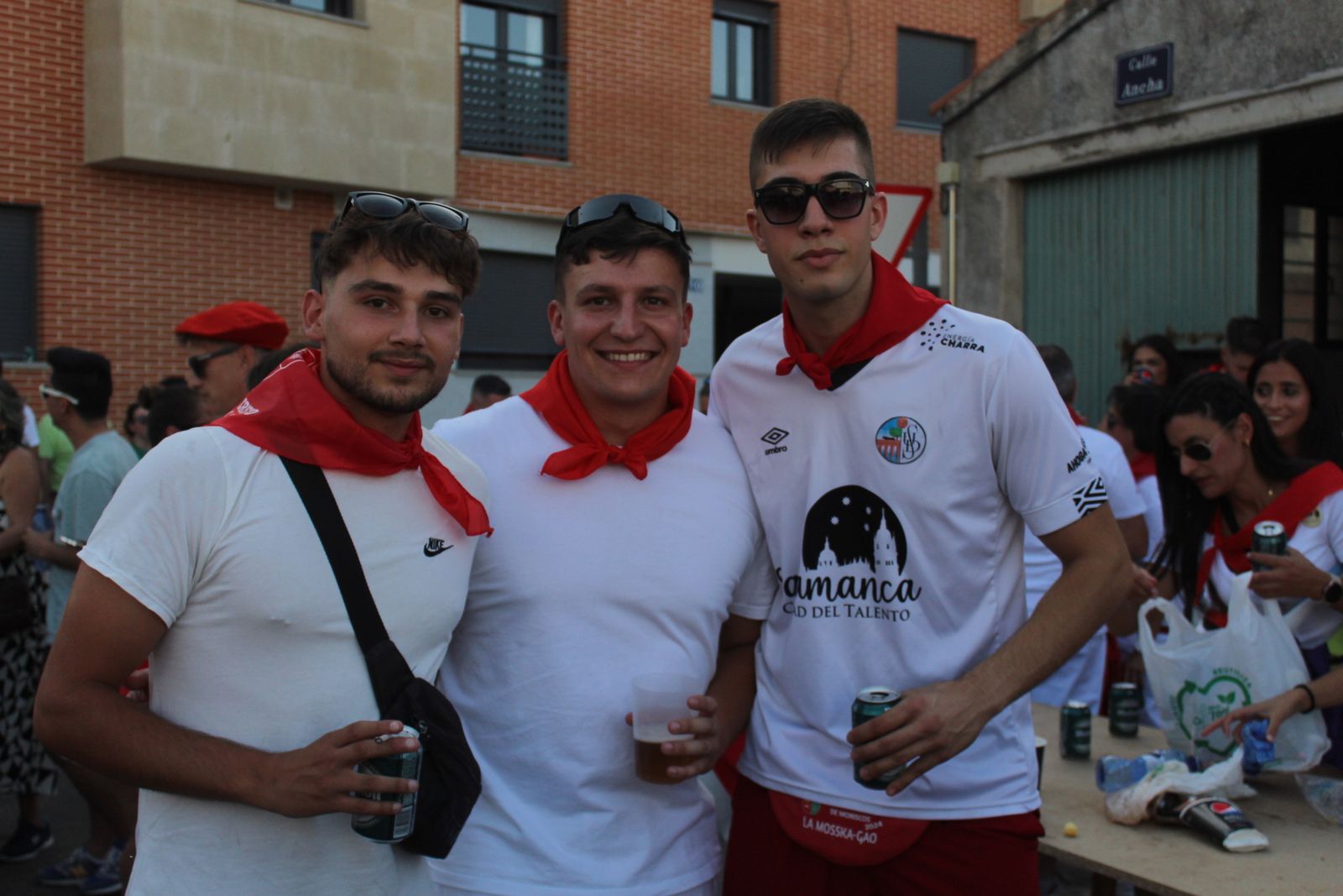 Castellanos de Moriscos. Paseo de peñas con la temática “Viva San Fermín”