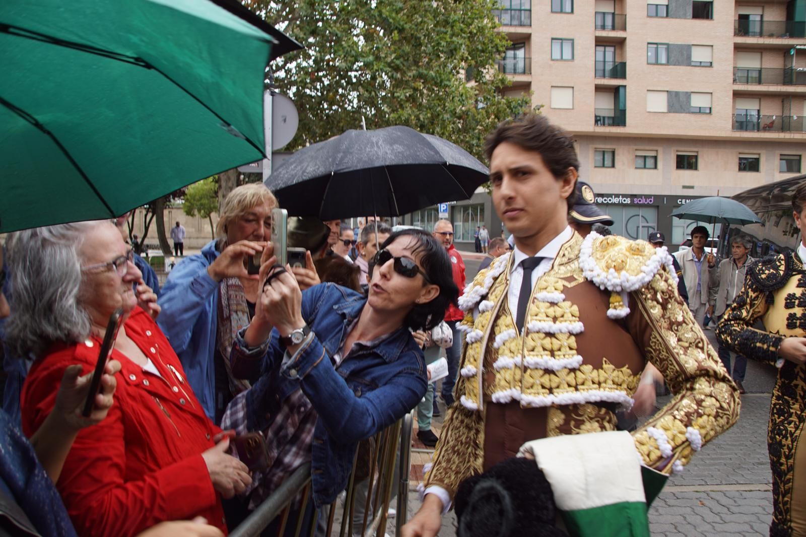 ambiente-en-el-patio-de-cuadrillas-de-la-glorieta-para-ver-a-talavante-roca-rey-y-aguado-20-de-septiembre-de-2024-foto-juanes-35
