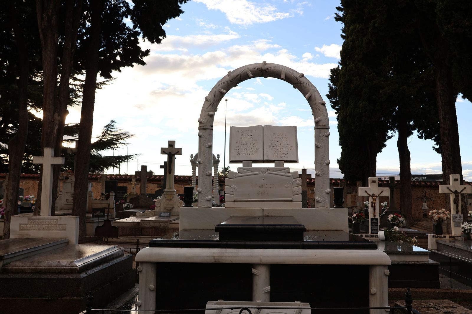 Los misterios del Cementerio municipal de San Atilano