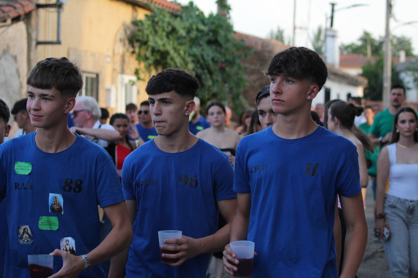 Doñinos de Salamanca. Pregón a cargo de la Asociación Noonan con Celia Vega Cepriá. Acto amenizado con sangría y la charanga El bombazo.