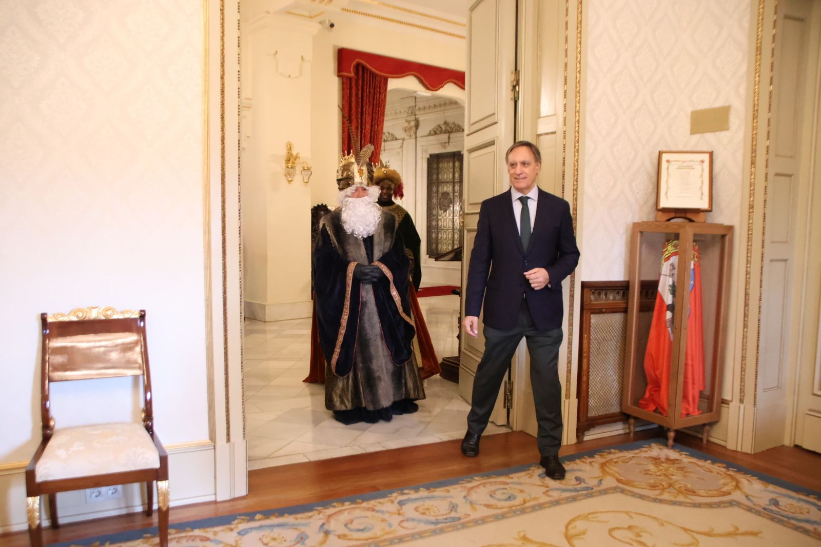 El alcalde de Salamanca, Carlos García Carbayo, recibe a sus Majestades los Reyes Magos y Concierto de Chloe DelaRosa en la Plaza Mayor
