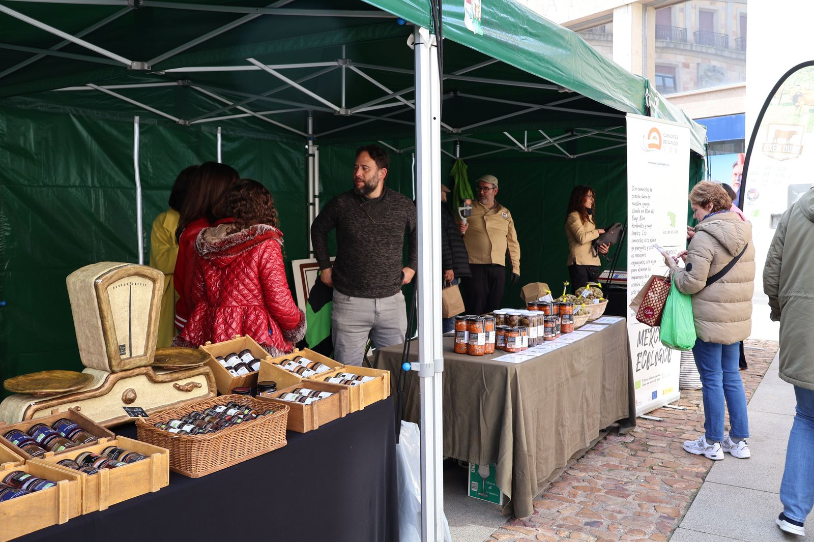 mercado-ecologico-en-la-plaza-de-la-constitucion-3