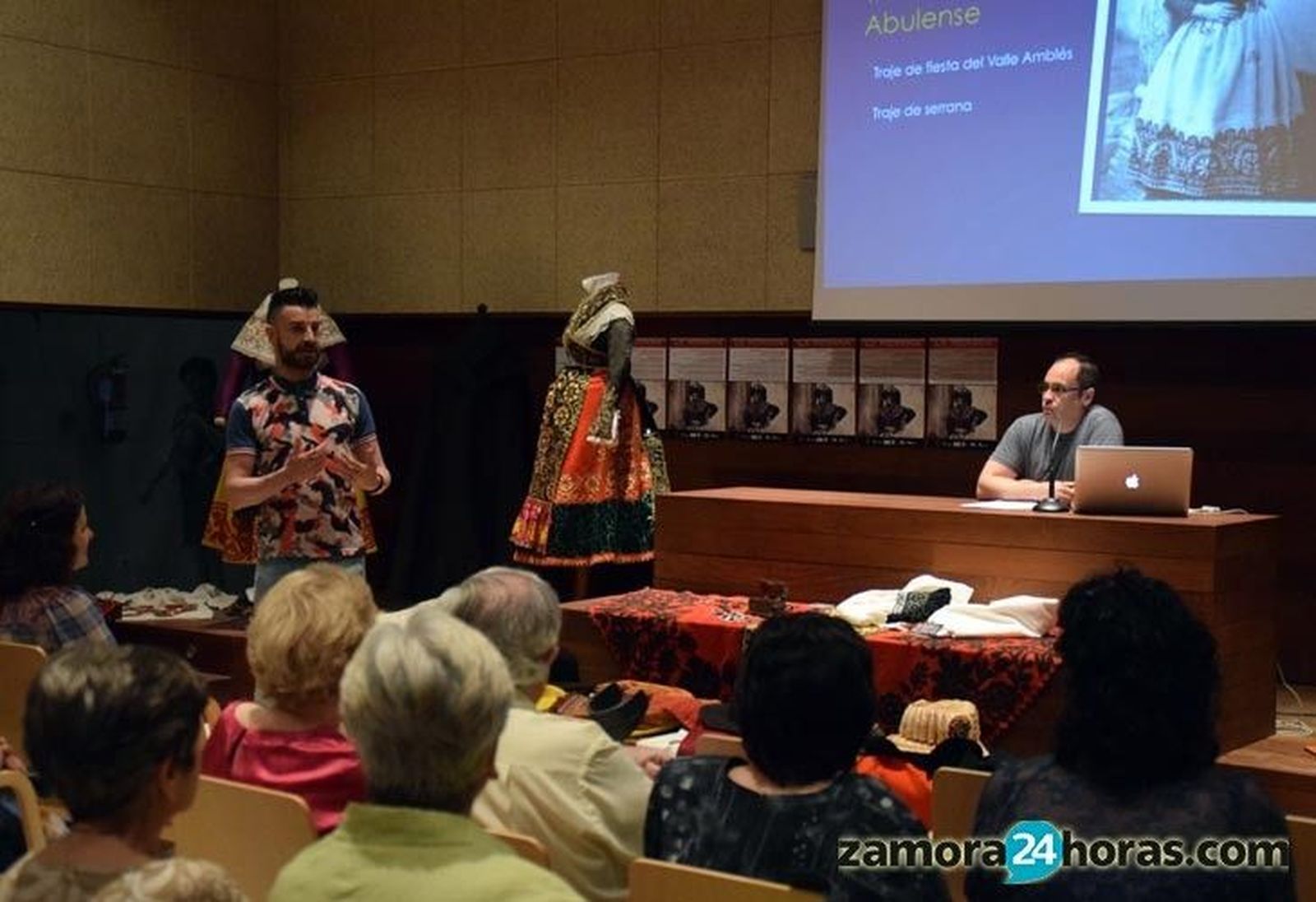 La Morana acerca a los zamoranos los detalles de la indumentaria tradicional abulense