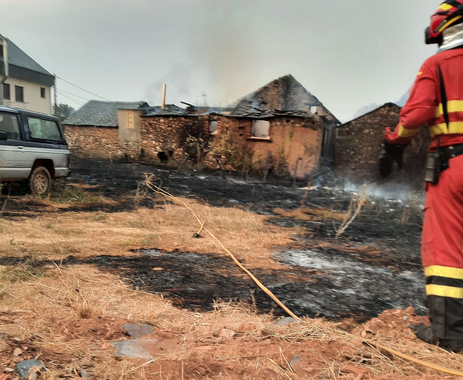 Casas afectadas por el incendio en el pueblo de Las Médulas, León