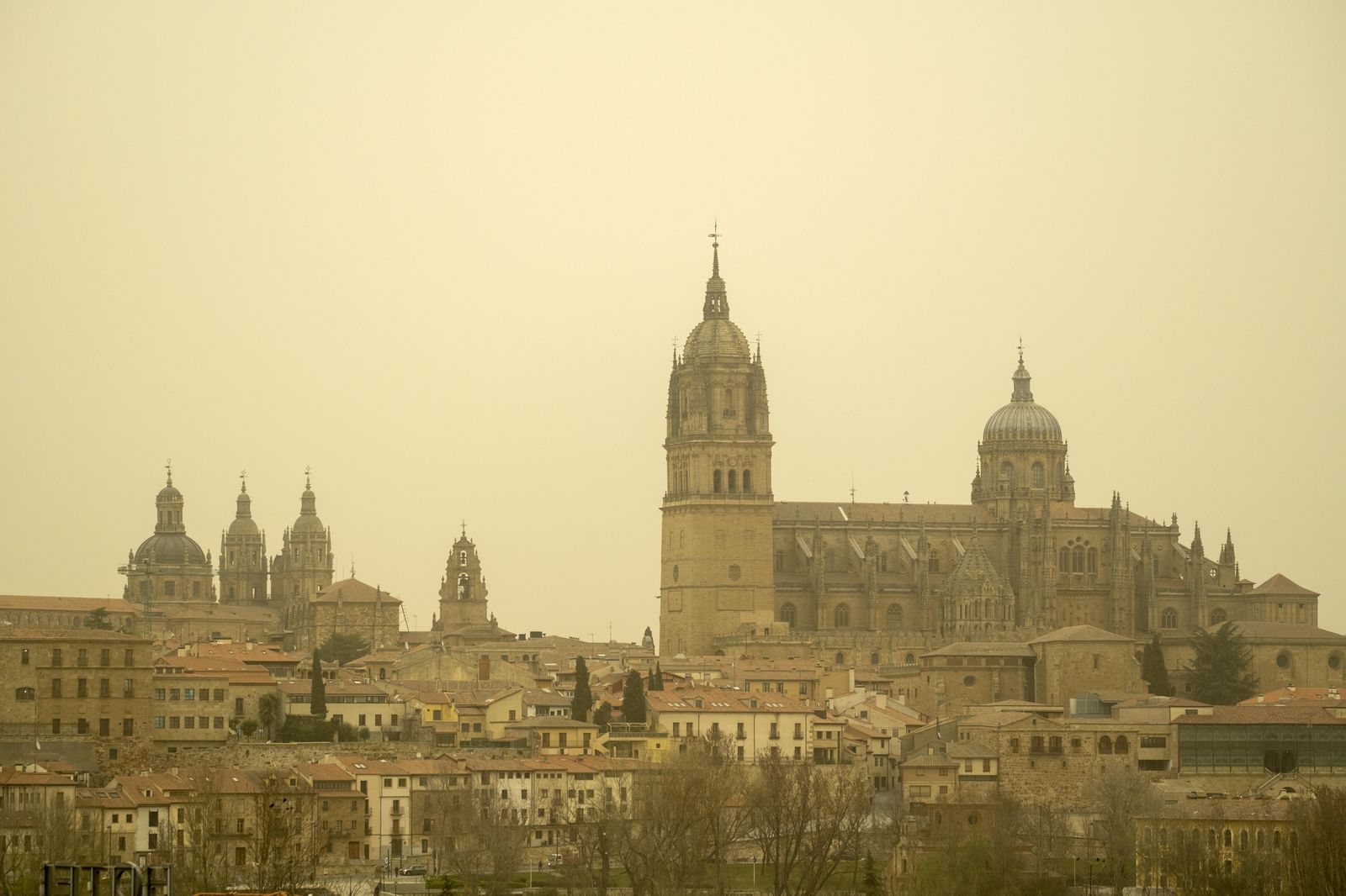 'Skyline' de Salamanca con calima