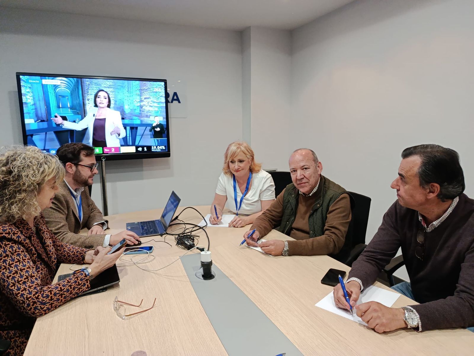 Noeche electoral en la sede del PP en Zamora