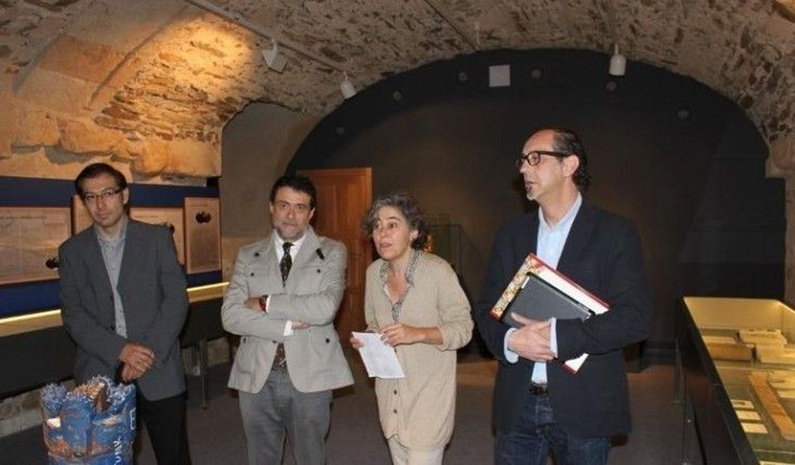 Una exposición recopila en la Hospedería Fonseca el origen de los océanos