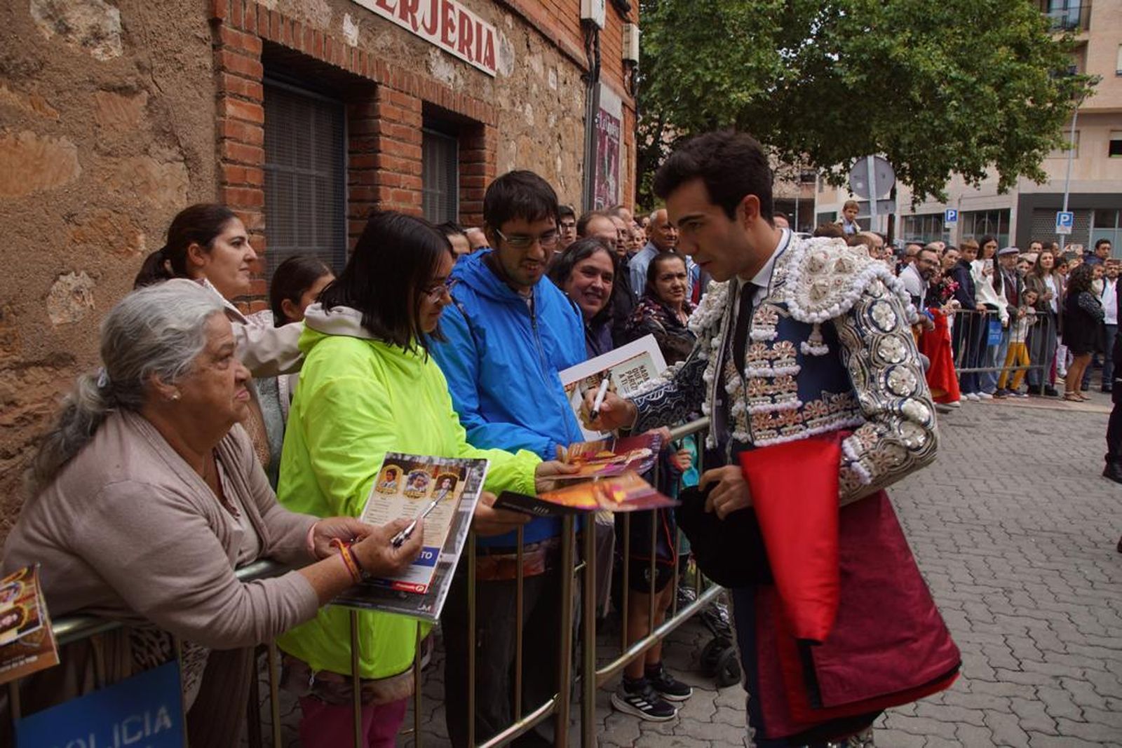 ambiente-en-el-patio-de-cuadrillas-de-la-glorieta-sabado-16-de-septiembre-15