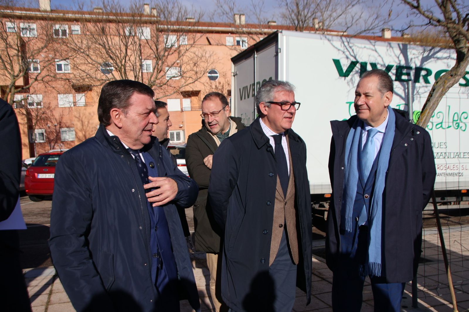 Visita de las obras de construcción de la nueva plaza de Vistahermosa