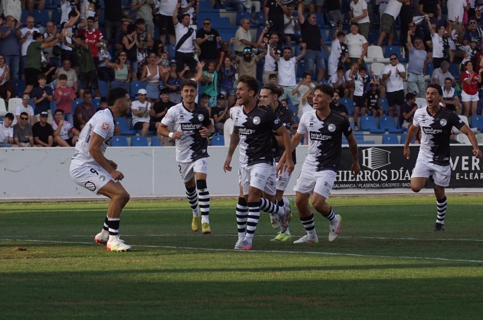 Gabri Palmero celebra su gol en el derbi