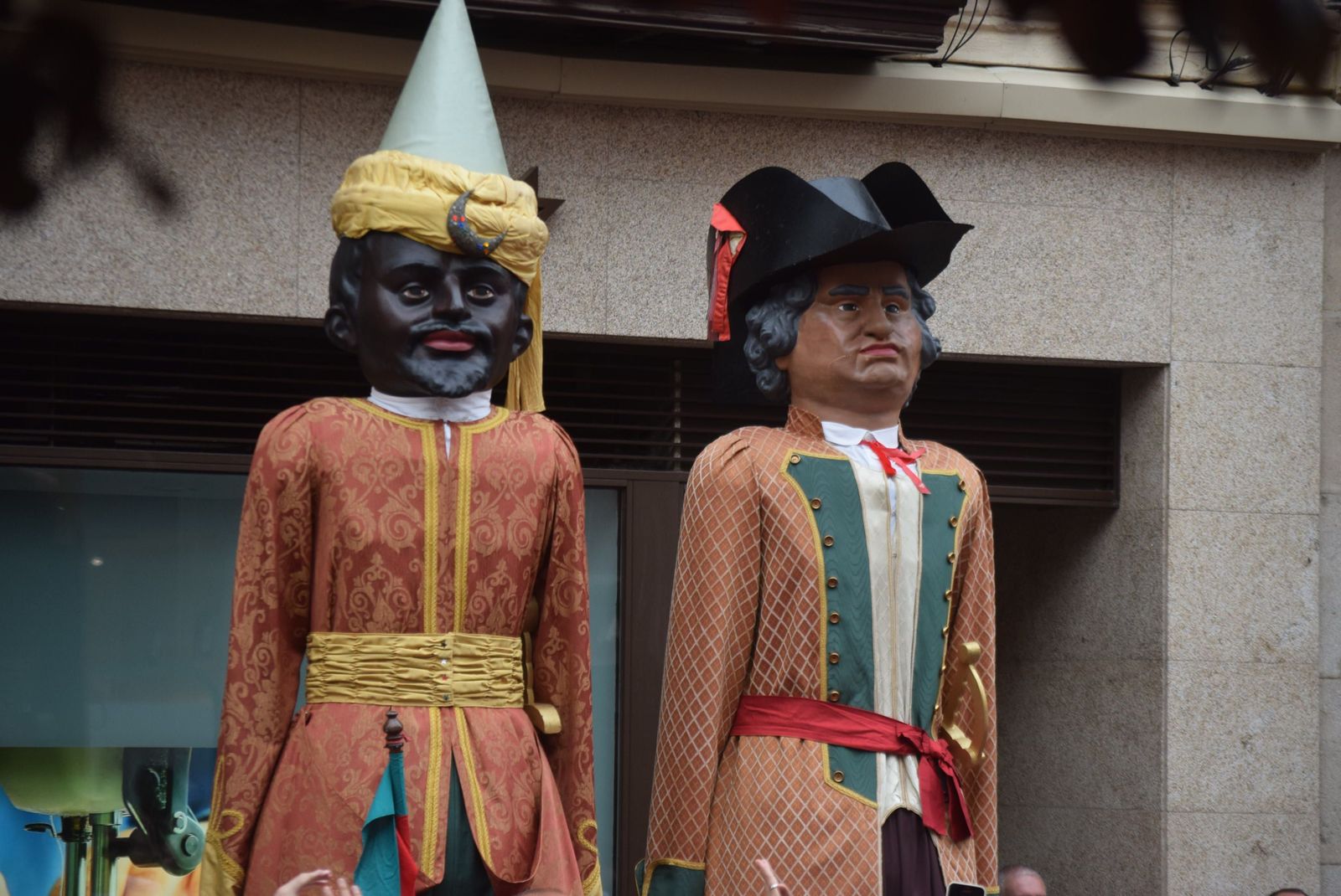 pasacalles-gigantes-y-gigantillas-19