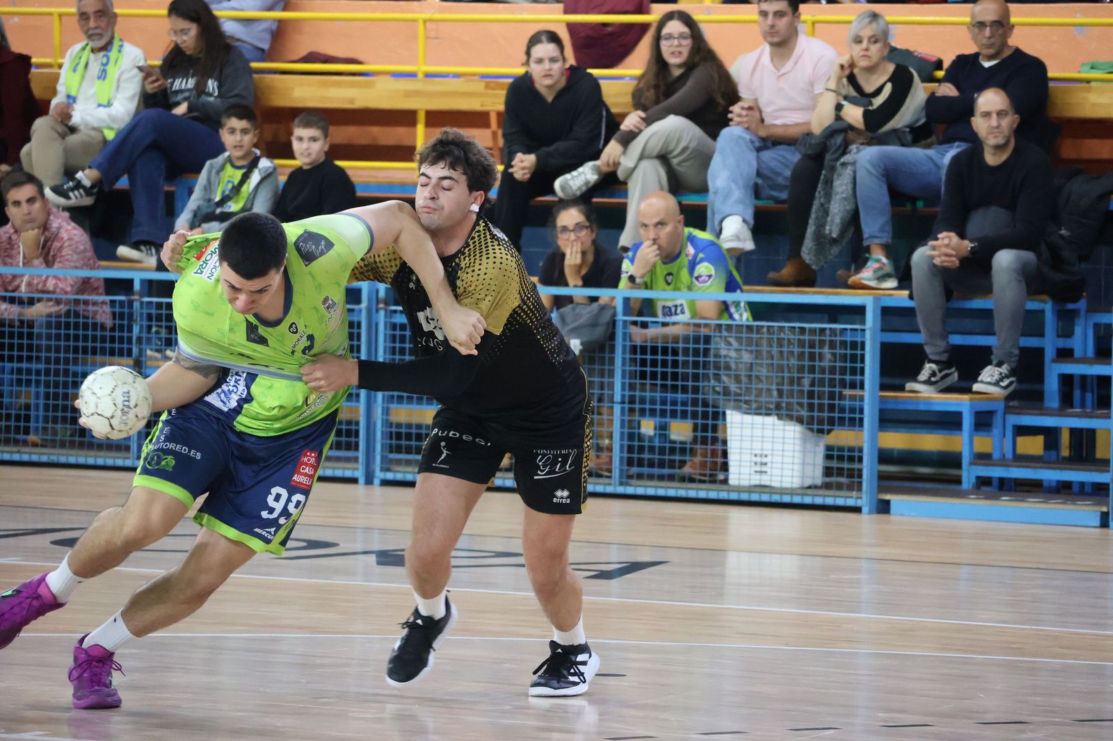 GALERÍA | El BM Zamora recibe en casa al Ciudad de Salamanca en un duelo muy ajustado