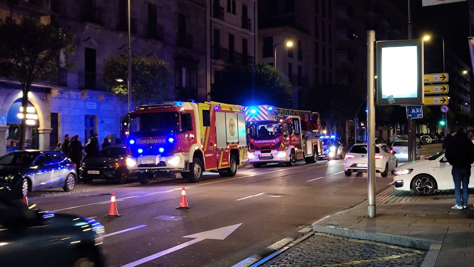 Los bomberos de Salamanca se movilizan hasta la Gran Vía por una llamada de olor a gas Los bomberos de Salamanca se movilizan hasta la Gran Vía por una llamada de olor a gas