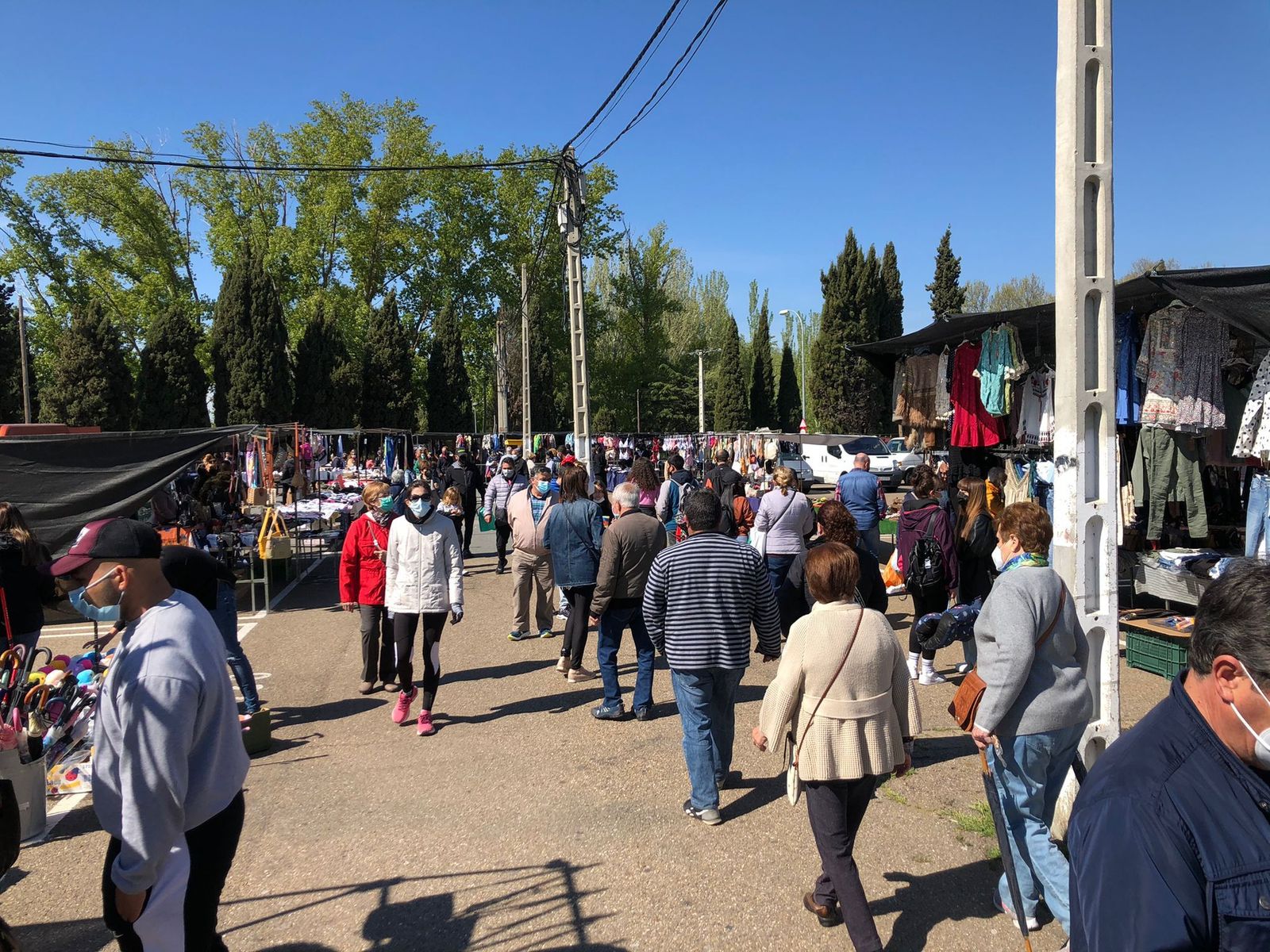 Calles del rastro el domingo 18 de abril de 2021