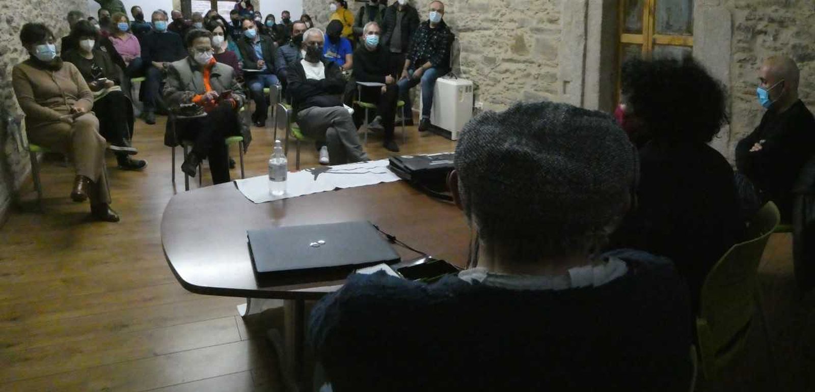 ‘Renovables sí pero no así’, la última charla en La Carballeda y Sanabria sobre los macroproyectos de placas solares previstos en la zona