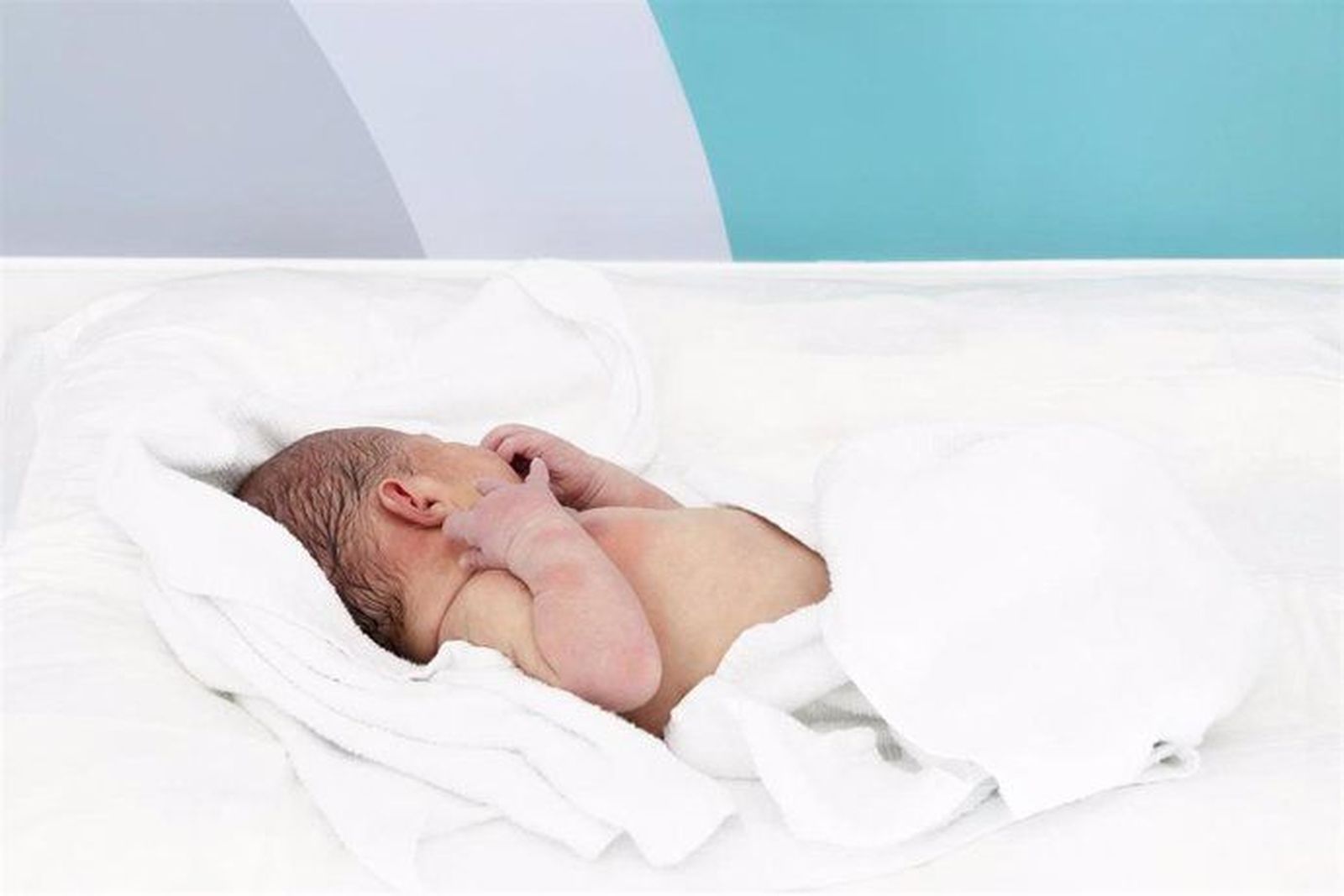 Bebé recién nacido. Foto de archivo