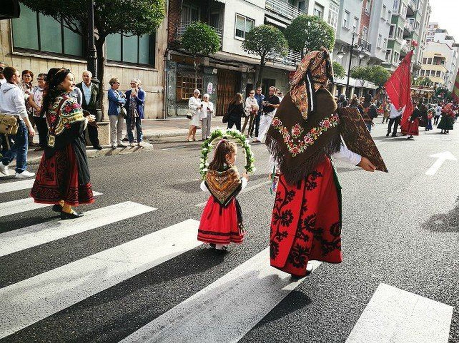 Pendones en el aire, León se empapa de San Froilán