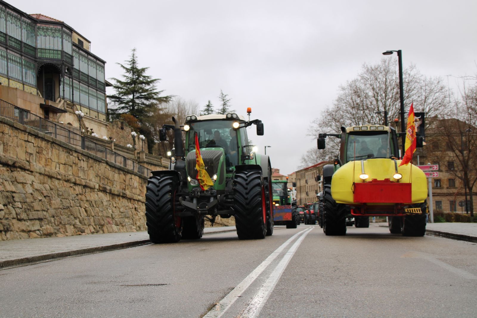 En imágenes la marcha con tractores y vehículos de campo en Salamanca en protesta contra Mercosur