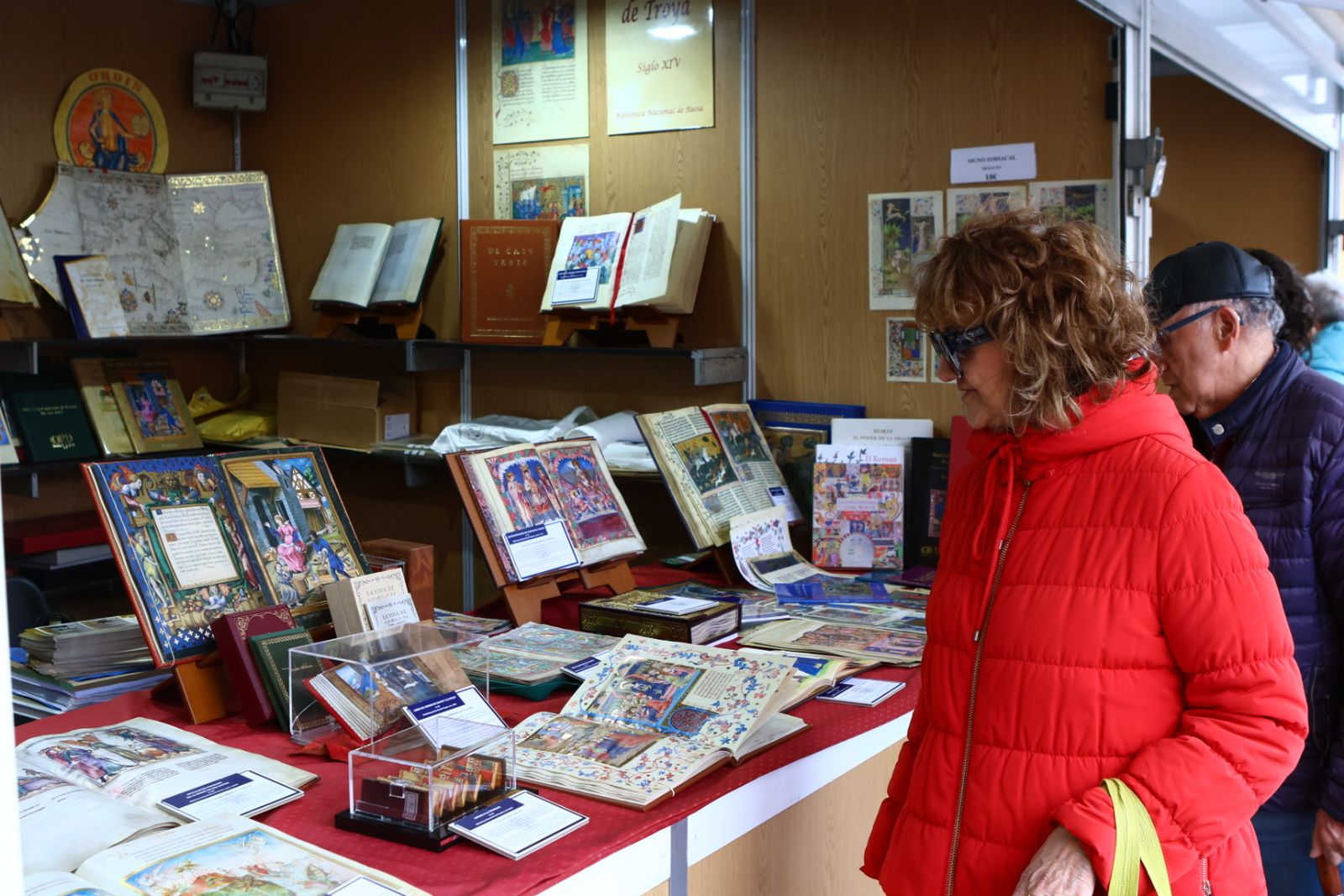Feria municipal del libro en la Plaza Mayor de Salamanca