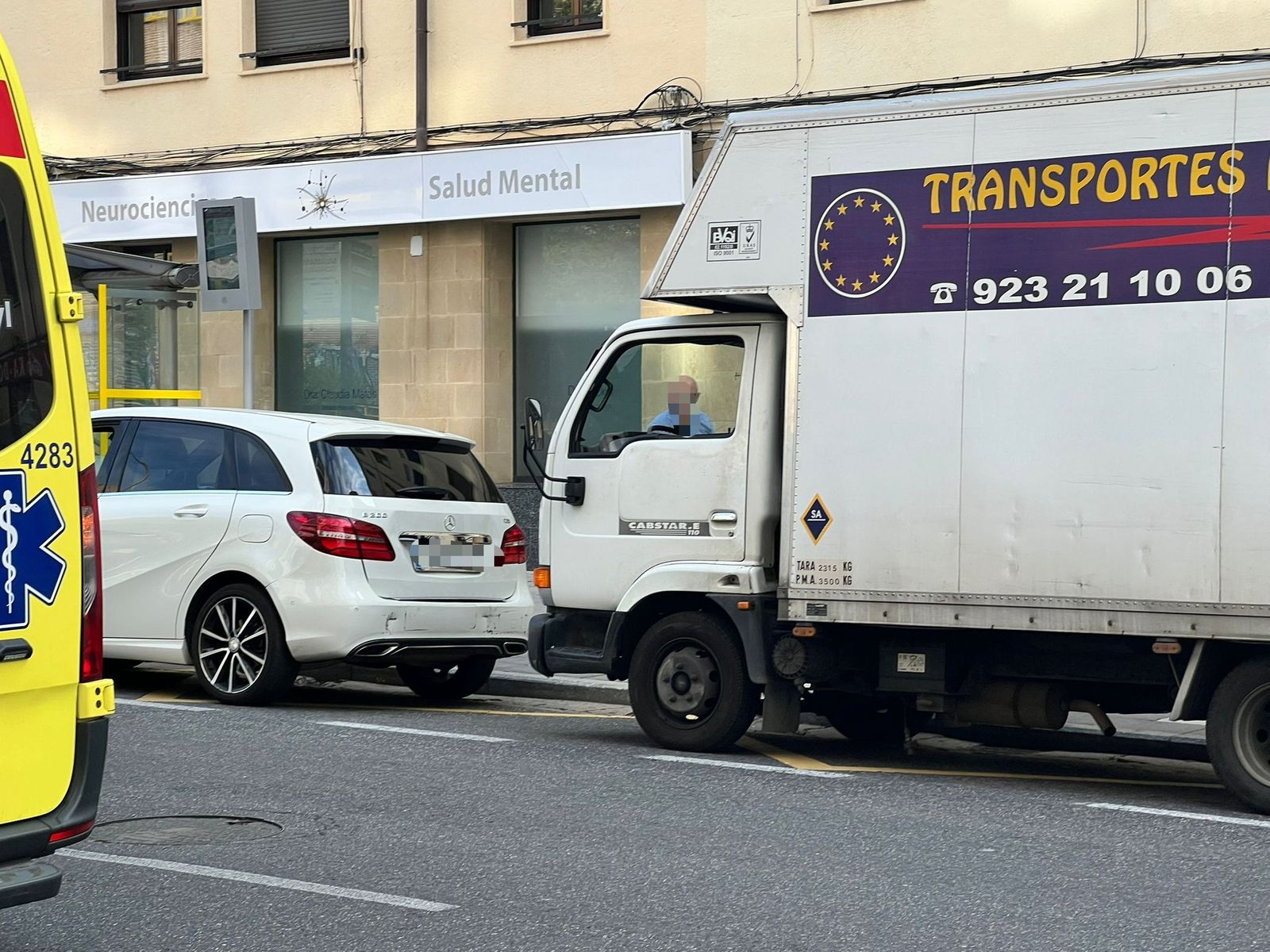 Colisión entre tres turismos en Filiberto Villalobos