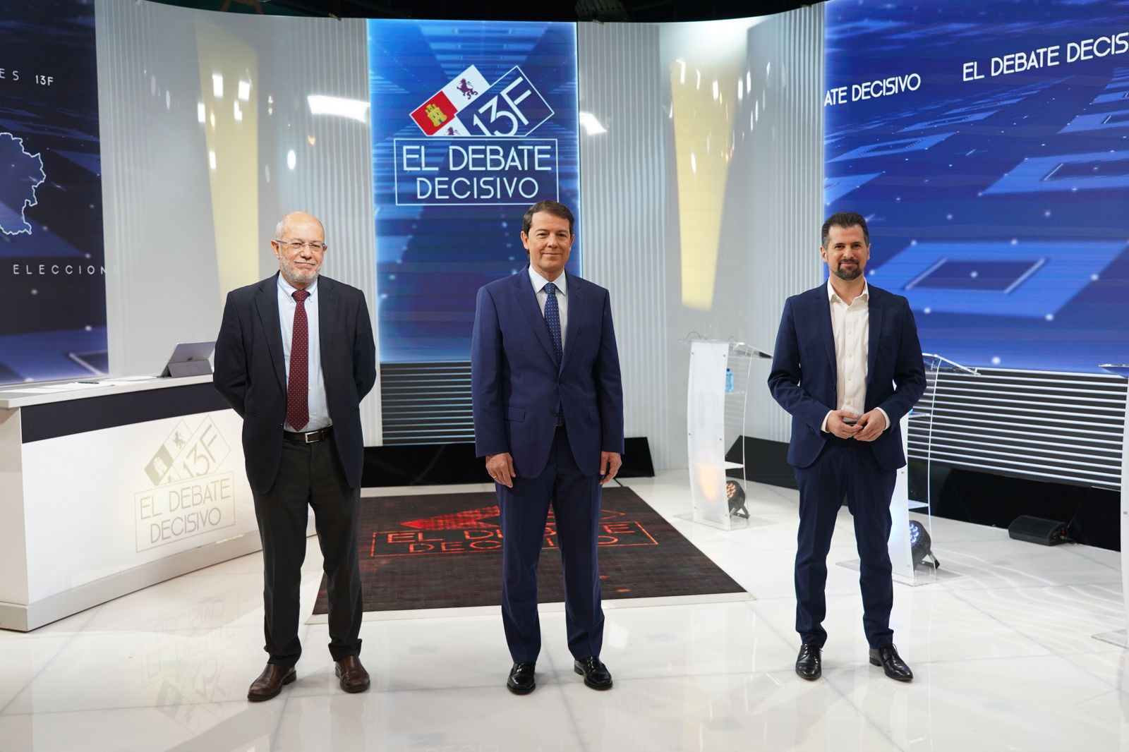 Los tres candidatos posan antes del inicio del debate | Agencia ICAL