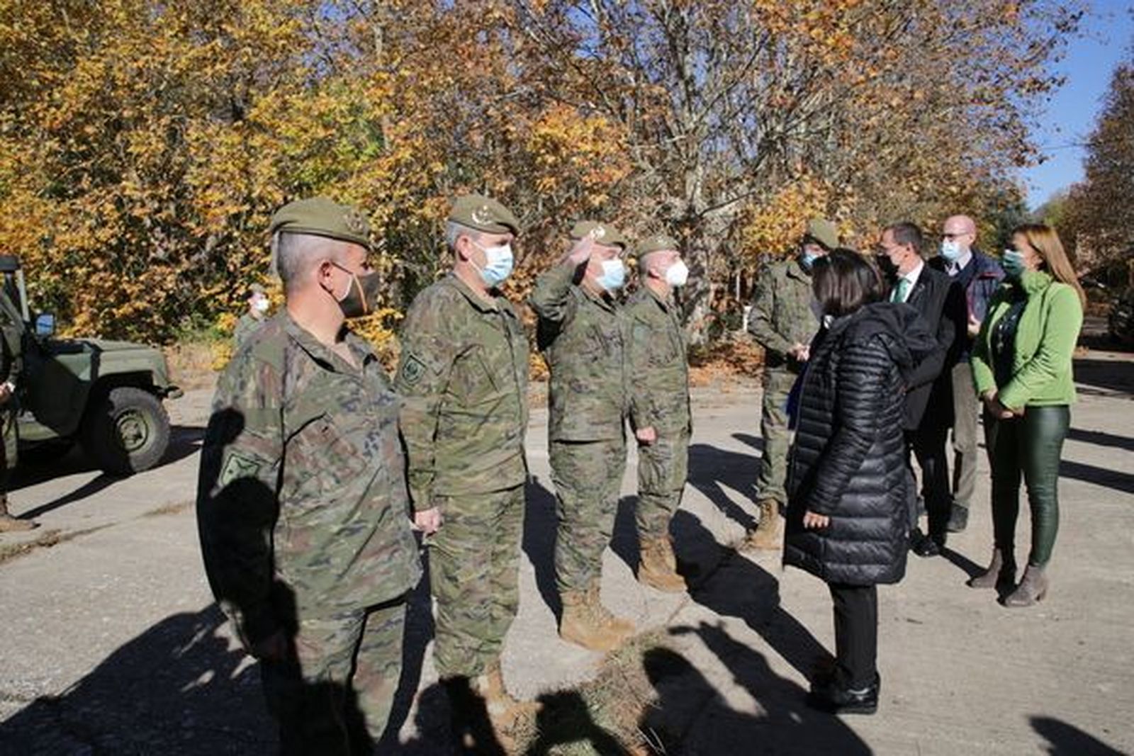 Visita de la ministra de Defensa al campamento militar de Montelarreina