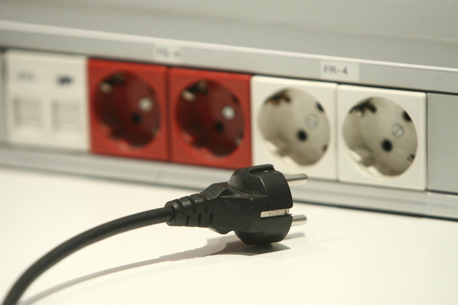 La luz no frena su subida y sigue en máximos históricos | Europa Press