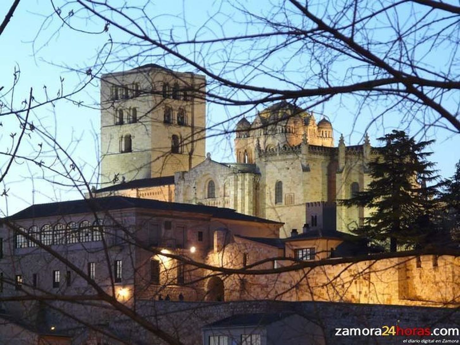 El Viernes Santo amanece con cielos despejados pero con la amenaza de chubascos por la tarde