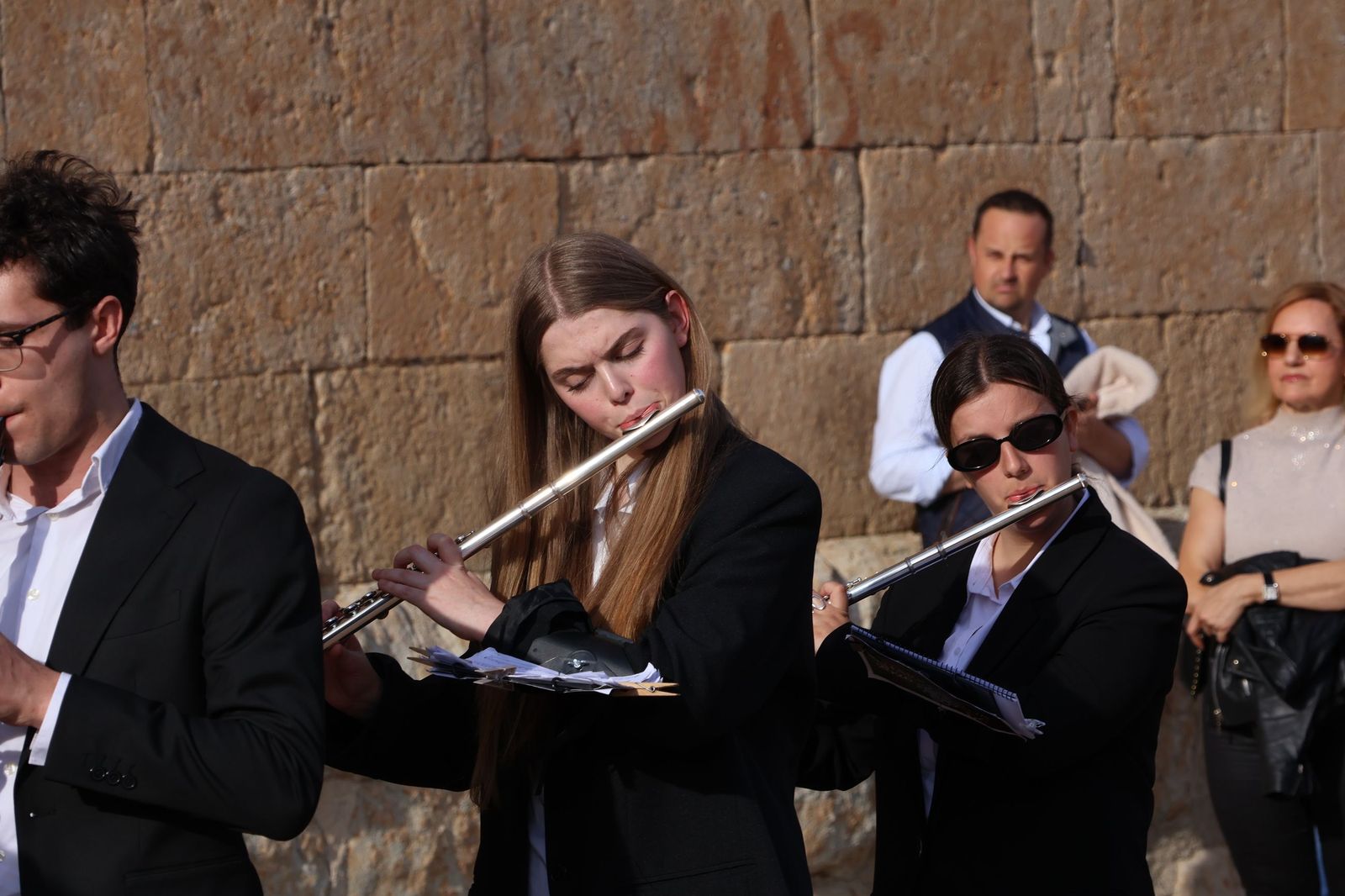 Revive las imágenes de la procesión del Santo Entierro en Fuentesaúco