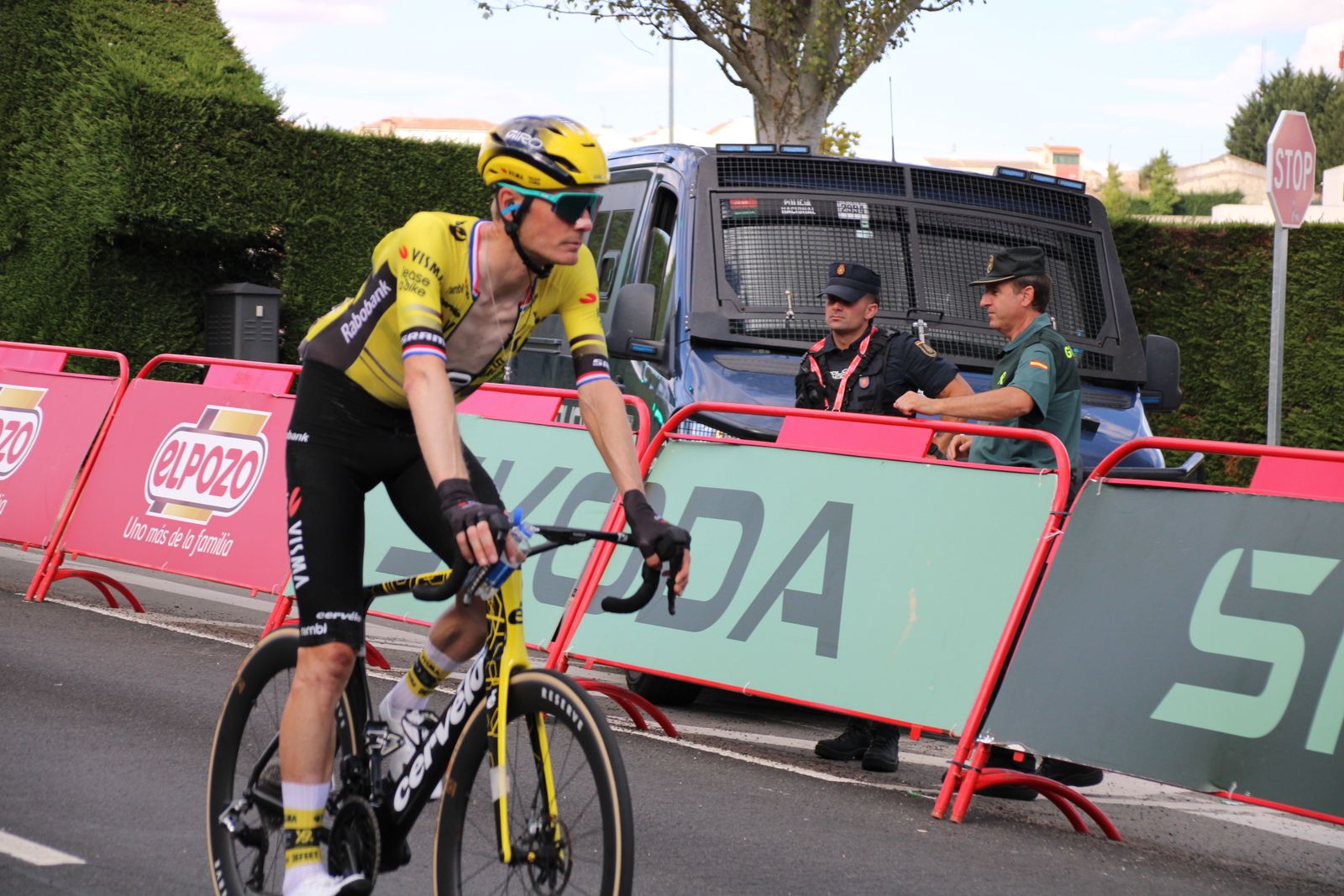 La Vuelta llega a Guijuelo y Philipsen se lleva el esprint