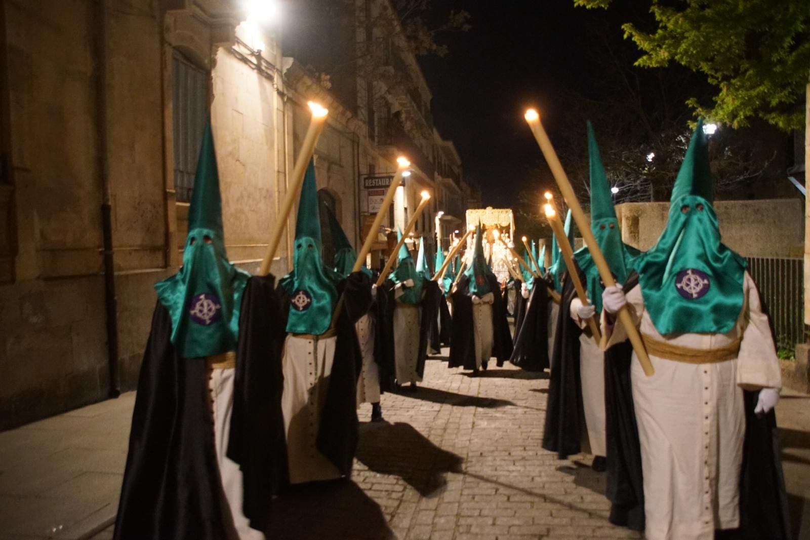 Las imágenes de la emotiva procesión de la Dominicana sin el Cristo de la Buena Muerte