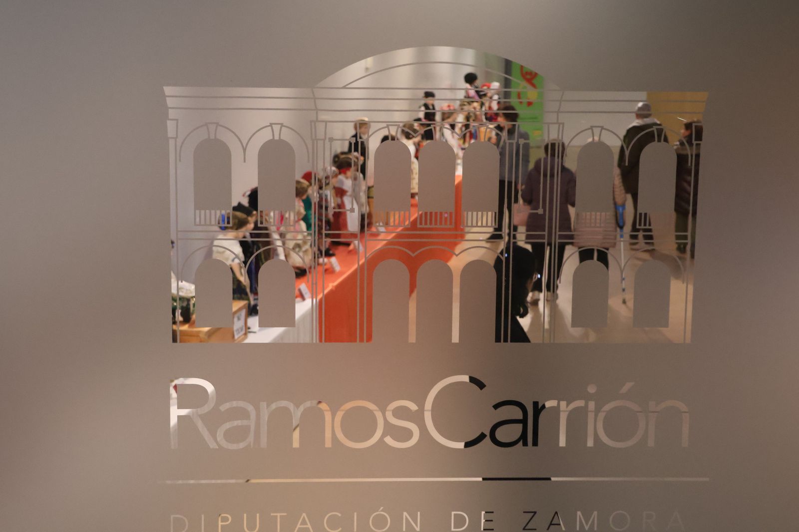 Exposición de trajes tradicionales Doña Urraca por su 70 aniversario