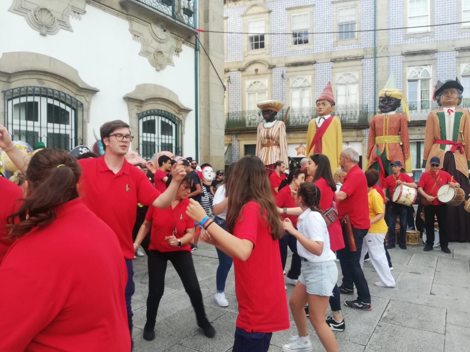 encuentro-cabezudos-y-gigantes-en-braga-portugal-12