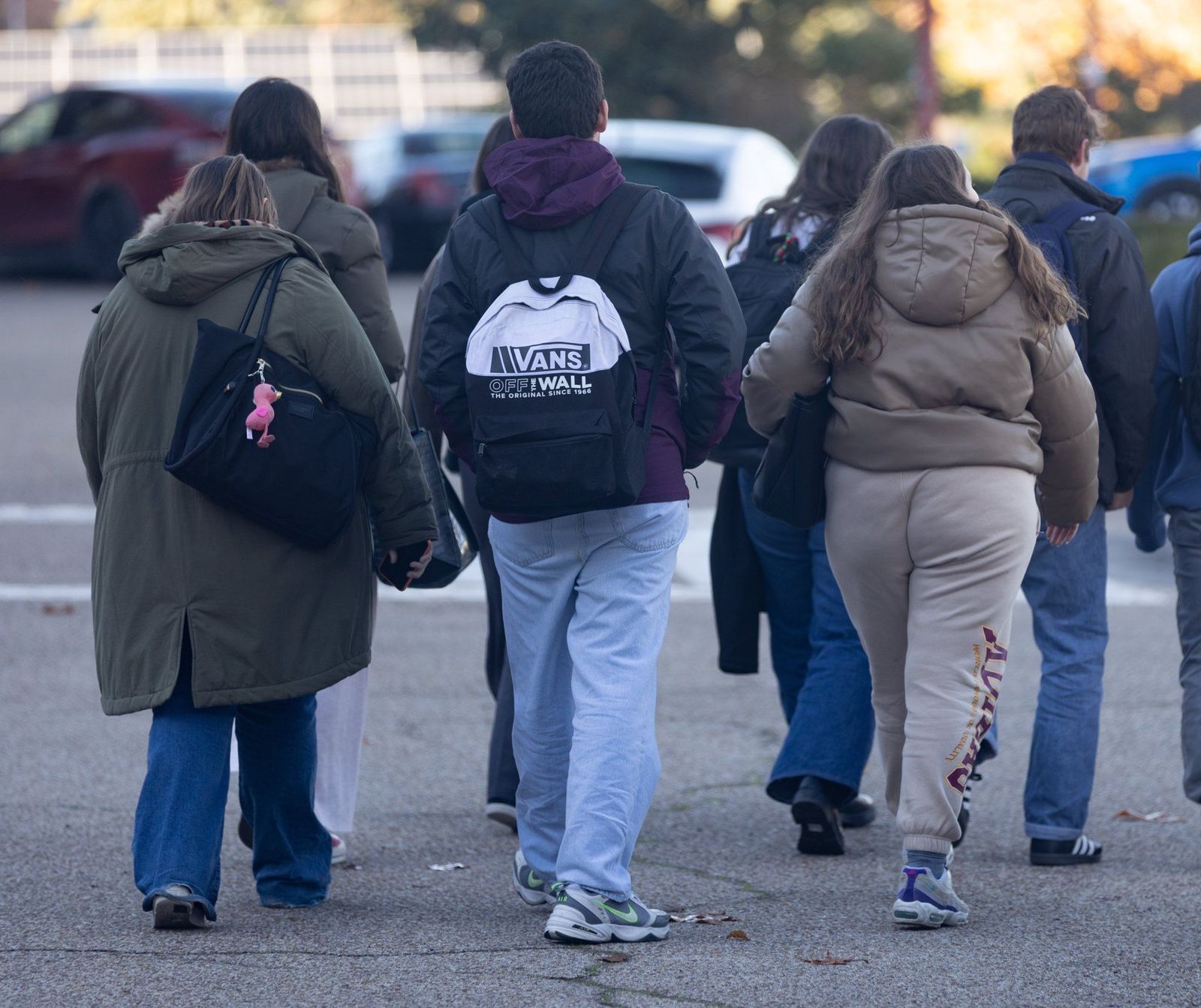 Varios jóvenes con mochilas.   Eduardo Parra   Europa Press   Archivo