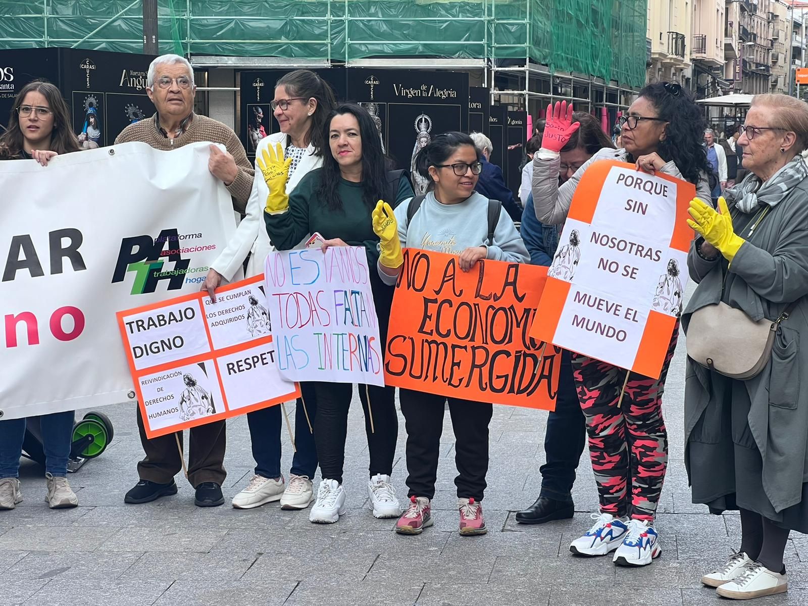 Empleadas del hogar en la plaza del Liceo