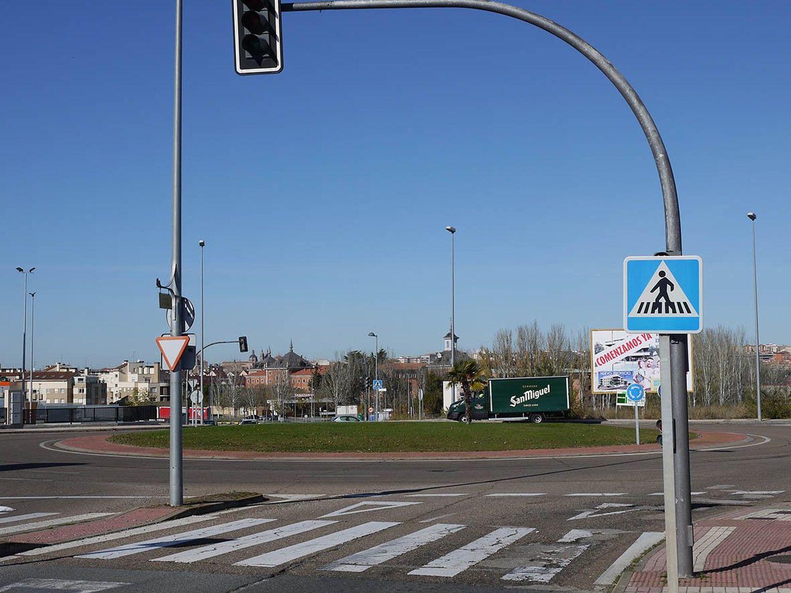 Rotonda 2 Avda Leclerc 2