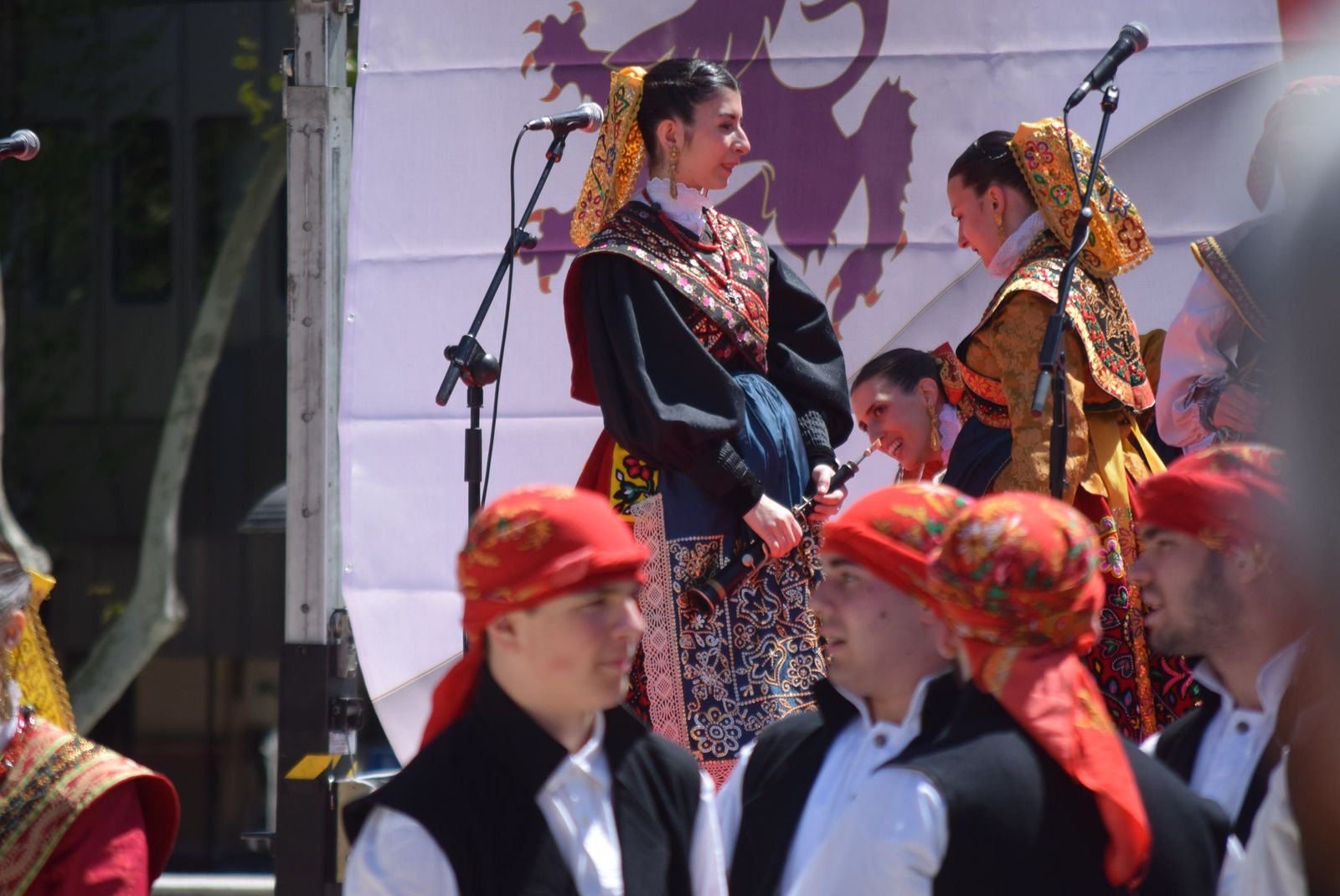 actuacion-dona-urraca-en-la-marina-19