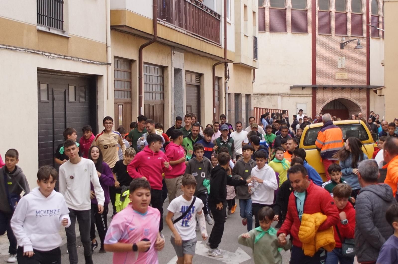 Alba de Tormes celebra un encierro, capea y encierro de minibueyes
