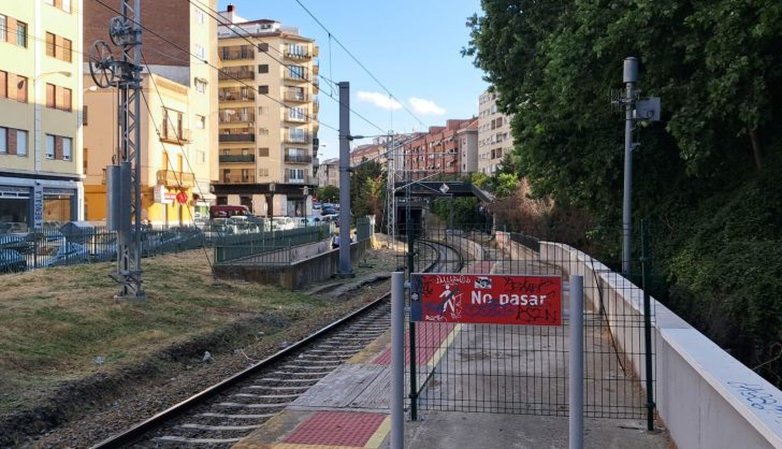 Imagen de uno de los lados del apeadero de La Alamedilla. Foto, UPL.