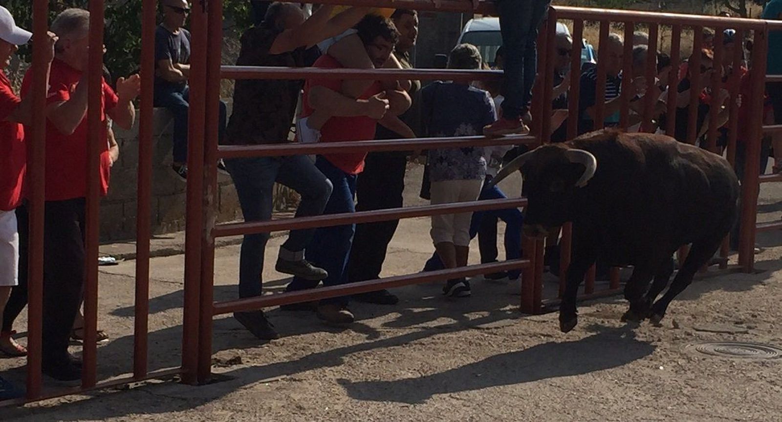 Turno para honrar a Nuestra Señora de Los Ángeles en el primer día de toros